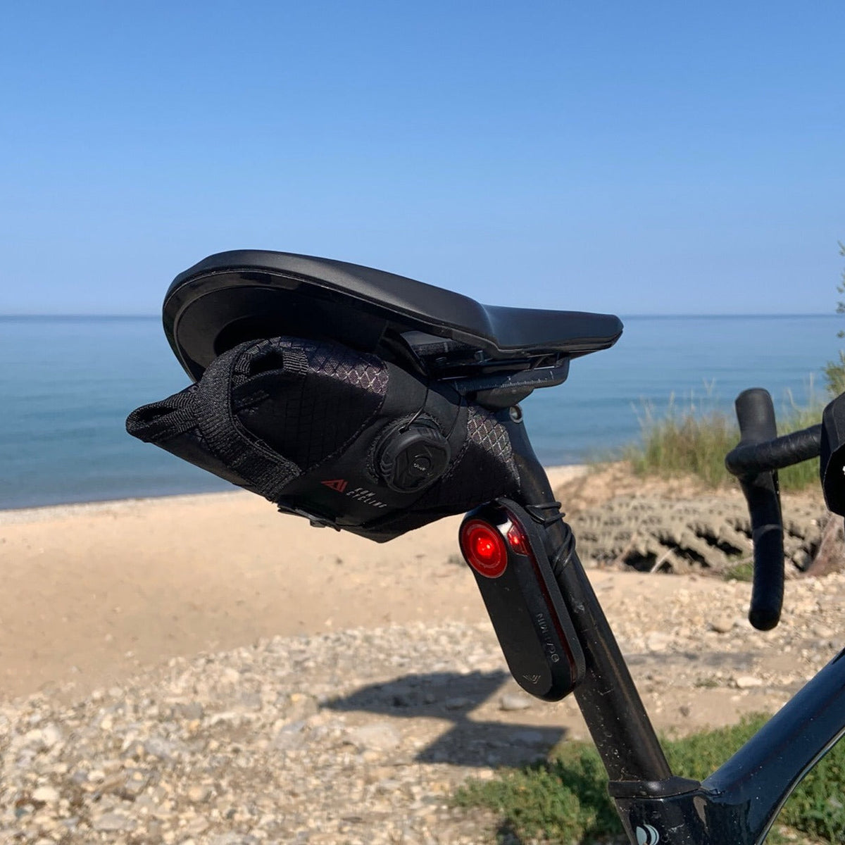 KOM CYCLING SADDLE ROLL Zadeltas