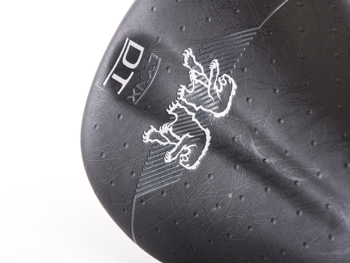 Sedlo CHROMAG LYNX DT s ližinami CrMo, černé — detail povrchu Lynx DT
