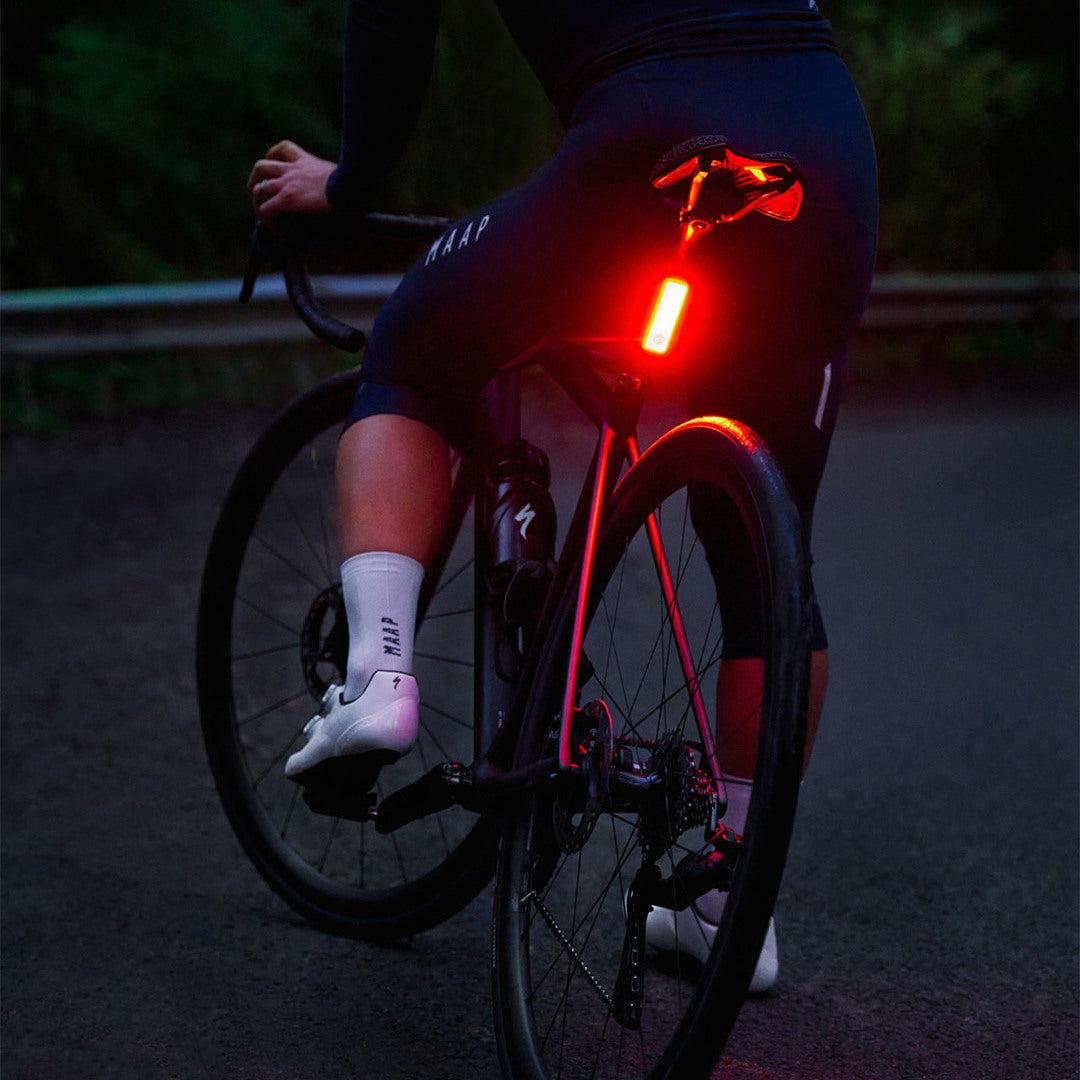 KNOG BLINDER REAR 150 svart baklampa — exempel på montering på sadelstolpen