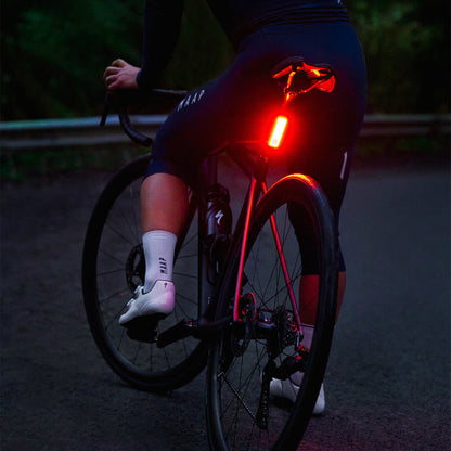 KNOG BLINDER REAR 150 svart baklampa — exempel på montering på sadelstolpen