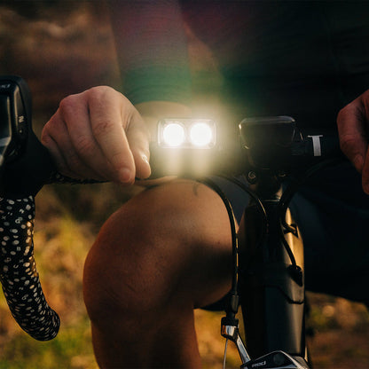KNOG BLINDER ROAD 400 framlampa — exempel på montering på styret