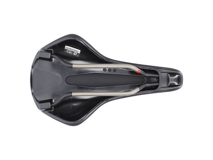 Șa PROLOGO NAGO R4 cu șine Tirox, lățime 137 mm, neagră — vedere suplimentară